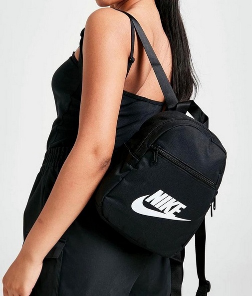 Nike hátizsák kisméretű CW9301-010